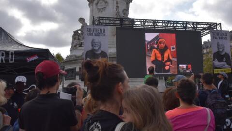 In what was also a well-executed publicity operation, Lamya Essemlali, president of Sea Shepherd France, appeared live on a big screen to comment on the legal situation of Paul Watson, from Nuuk.