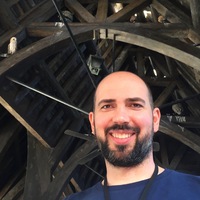 Portrait photo of a smiling man