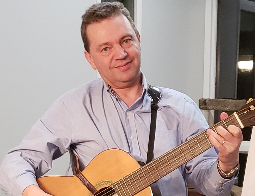 Portrait photo of a smiling man