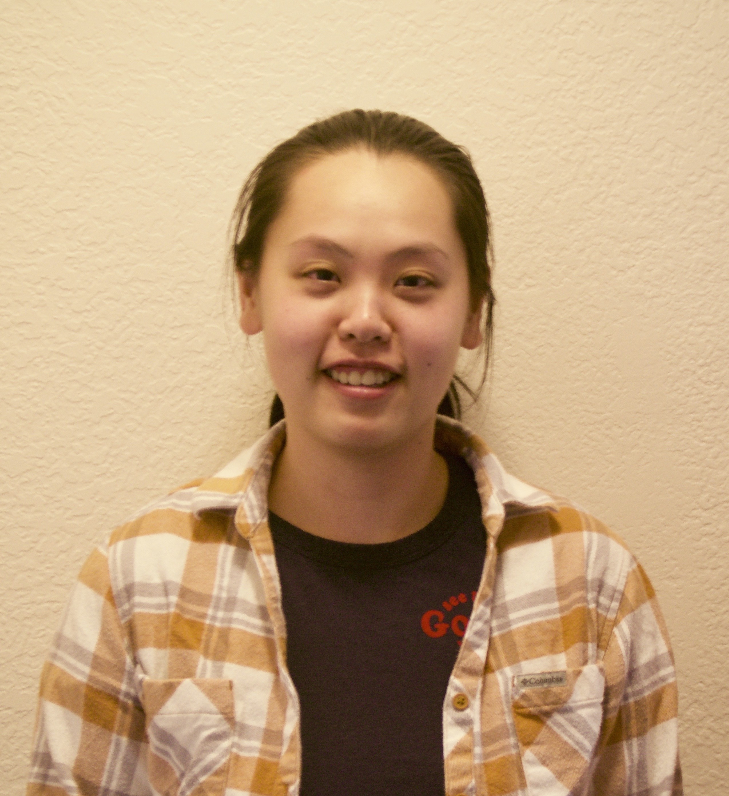 Portrait photo of a smiling woman