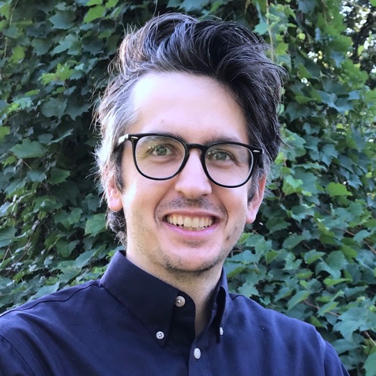 Portrait photo of a smiling man