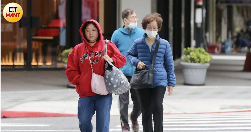 大陸冷氣團影響到周六，今晚到明晨北部、宜蘭可能出現10度以下低溫。（圖／本刊攝影組）