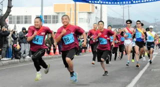 南北海道駅伝　70チーム力走　福島