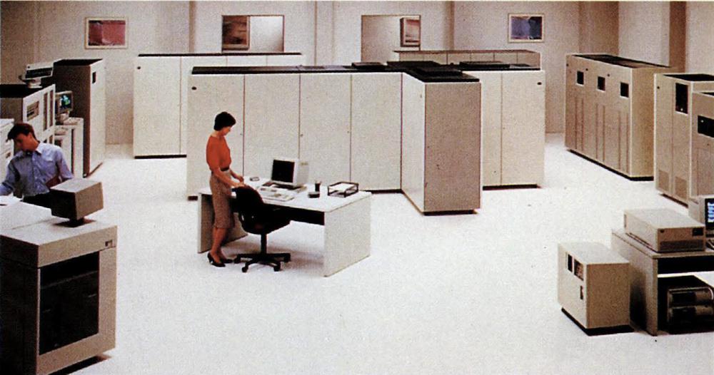 A large ES/9000 installation with the water-cooled 9021 processor. From IBM ESCON brochure. A large ES/9000 installation with the water-cooled 9021 processor. From IBM ESCON brochure.