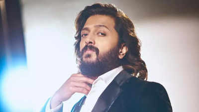 Riteish Deshmukh returns to Mumbai from London to attend Bigg Boss Marathi grand finale