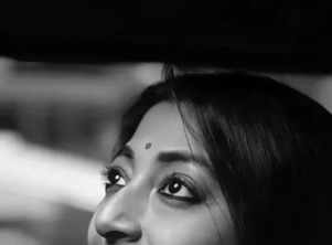 Paoli Dam redefines grace with her mesmerizing retro-inspired look