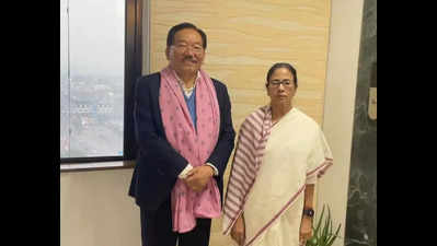 Mamata meets Sikkim ex-CM Chamling