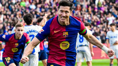 Lewandowski earns Barcelona win over Alaves to preserve title hopes