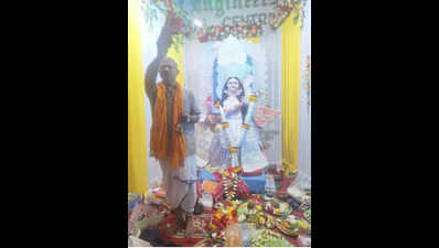 Bengali community basks in Basant Panchami celebrations