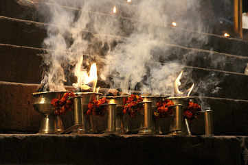 Evening prayers at Dashaswamedh Ghat