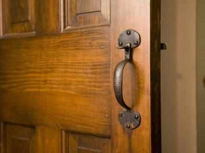 What should be the direction of your main door as per Vastu