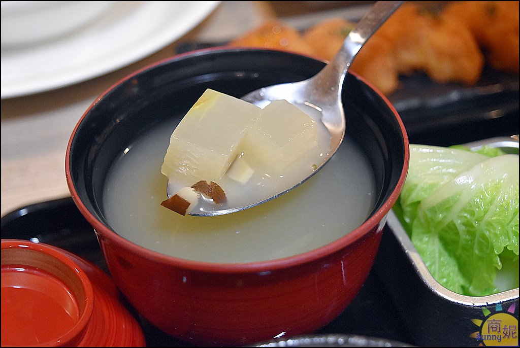 台中首見港式海南雞飯。銅鑼灣創意料理。香港廚師呈現道地港式平價美味