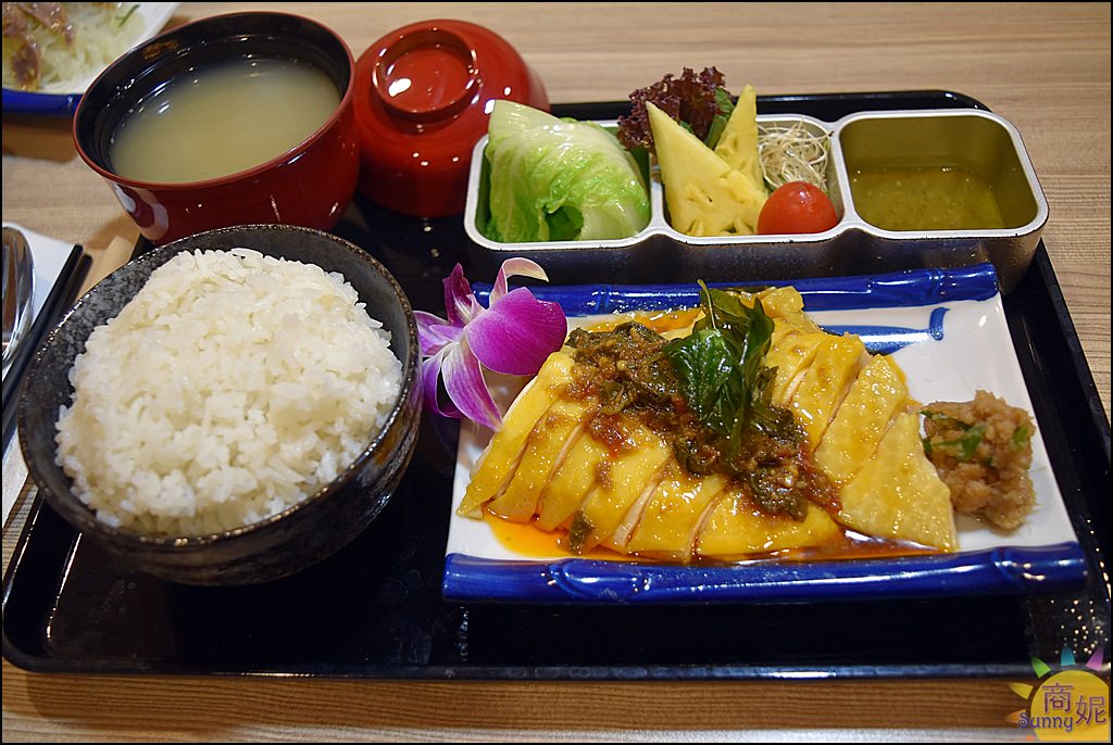 台中首見港式海南雞飯。銅鑼灣創意料理。香港廚師呈現道地港式平價美味