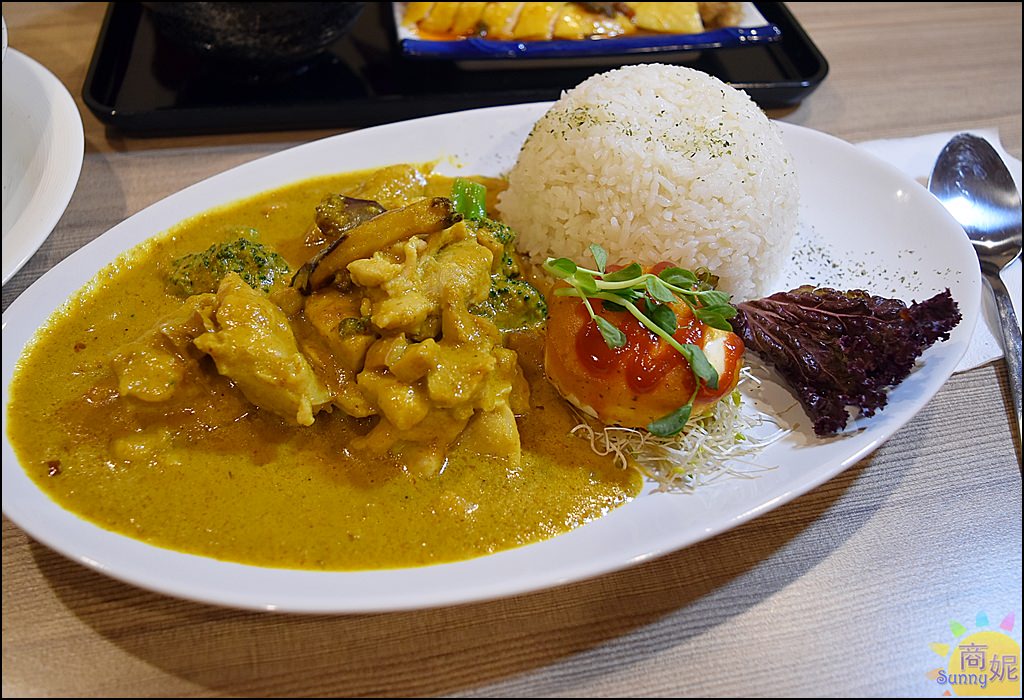 台中首見港式海南雞飯。銅鑼灣創意料理。香港廚師呈現道地港式平價美味