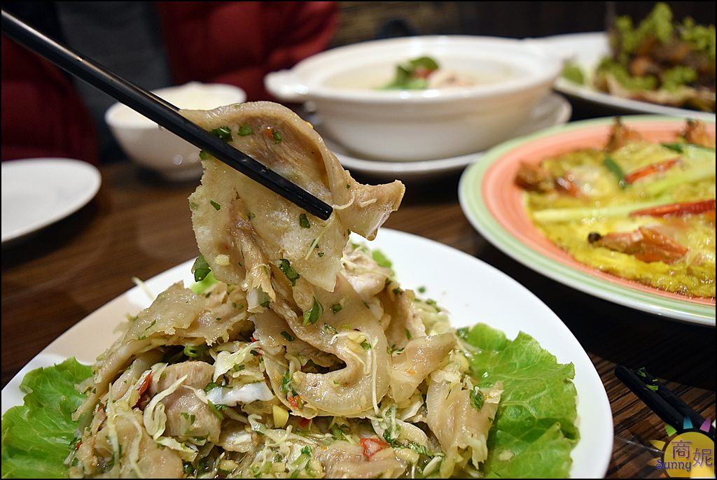 台中首見泰式餐酒館。好泰泰餐酒館。平價泰式料理搭配比利時白啤酒大螢幕看賽事特色餐酒館