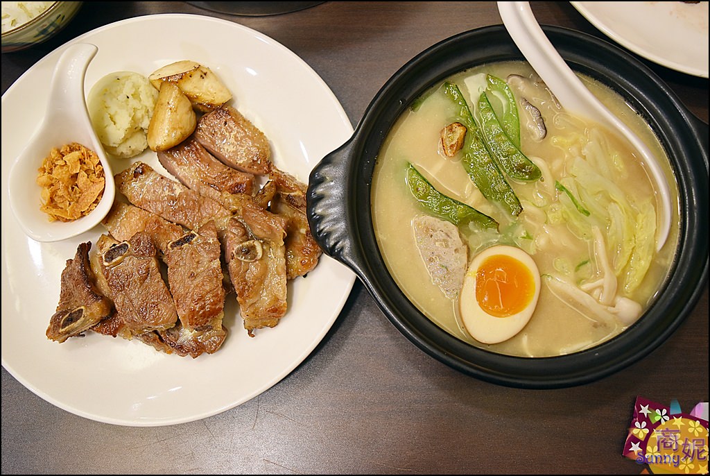 公益路平價牛肉麵。牧穀禾牛。穀飼冷藏牛肉麵乾濕兩吃。豬小排麵一麵一排餐只要百元出頭