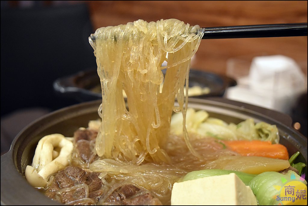 公益路平價牛肉麵。牧穀禾牛。穀飼冷藏牛肉麵乾濕兩吃。豬小排麵一麵一排餐只要百元出頭