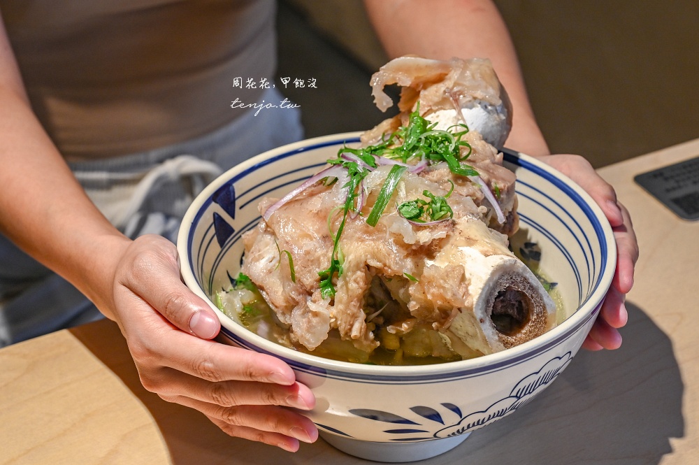 【桃園藝文特區美食】牛山牛肉麵燒肉飯 營業時間未到就大排長龍！清燉牛肉麵超好吃推薦