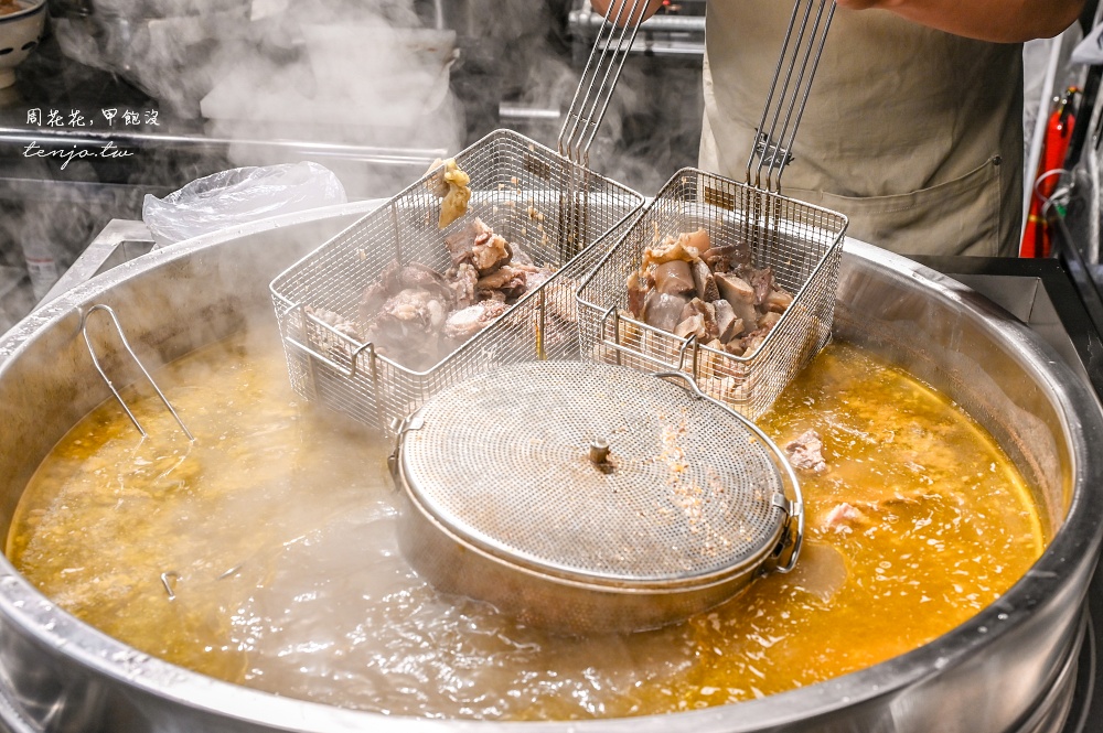 【桃園藝文特區美食】牛山牛肉麵燒肉飯 營業時間未到就大排長龍！清燉牛肉麵超好吃推薦