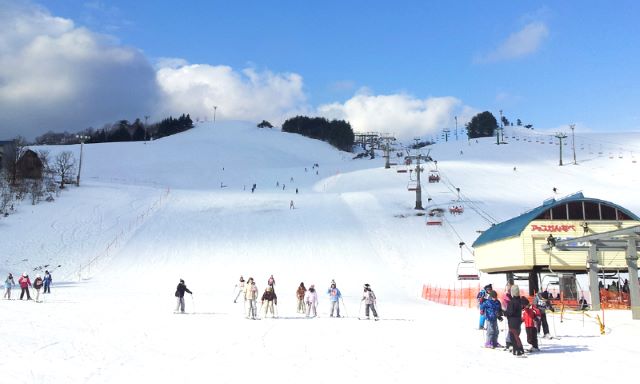 城崎溫泉周邊滑雪天堂！神鍋高原三大雪場全攻略 關西最佳滑雪勝地！城崎溫泉近郊神鍋高原冬季饗宴 冬季親子樂優選 「神鍋高原」玩雪、泡湯、啖松葉蟹 @去旅行新聞網