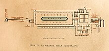 plan montrant un grand rectangle avec un bassin en bleu, groupe de pièces à droite