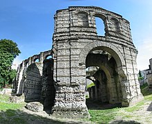 Le palais Galien. La plus grande partie du bâtiment est détruite.