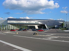 Photographie en couleurs d'un bâtiment administratif.