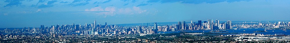 Panoramo pri New York e Jersey City vidita de Newark.