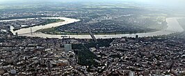 Düsseldorf en de Rijn van boven gezien