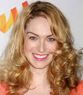 Jamie Clayton interprète Nomi Marks.