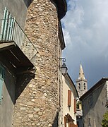 La tour du « château » et le clocher de l'église.