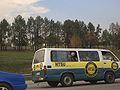 Voll beladenes Minibus-Taxi auf der Autobahn bei Johannesburg