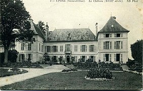 L'ancien château, détruit en 1944.