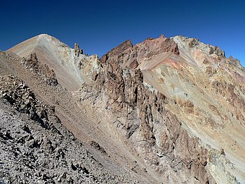 O vulcão extinto do Monte Argeu (Erciyes Dağı), 3 916 m, o mais alto da Anatólia Central