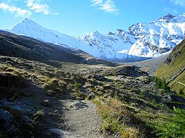 De Muttler (links) en de Piz Tschütta (rechts)