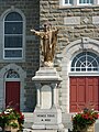 Statue du Sacré-Cœur devant l'église de Sayabec