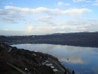 Vue de la partie ouest du lac depuis Castel Gandolfo