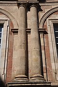 Colonnes cannelées et rudentées à l'hôtel d'Assézat.