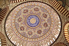 A mesquita de Selim obra do arquitecto Mimar Sinan, xunto ás súas instalacións (külliye) foron declaradas Patrimonio da Humanidade pola UNESCO en 2011.