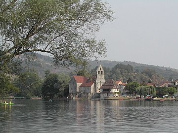 Bei Beaulieu verlässt der Fluss das Massif Central