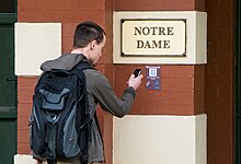 This is a photograph of a user scanning a QRpedia code during a program run by Freopedia in 2013.