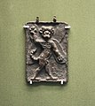 Plaque en bronze représentant Pazuzu, servant d'amulette, v. 800-500 av. J.-C. British Museum.