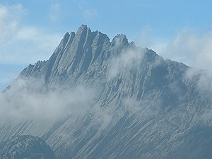 la pinto de la Carstensz-piramido