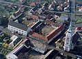 Blick auf die reformierte Kirche (rechts)