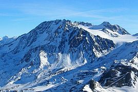 Vue du sommet de l'aiguille de Péclet depuis le cime de Caron.