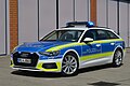 Streifenwagen Audi A 6 Avant Quattro in blau-weiß-gelber Farbgebung