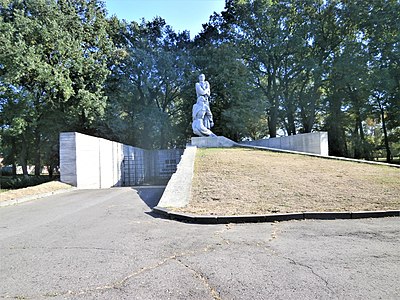 Monument aux victimes du camp de concentration de Khorol Yama.