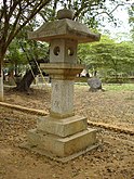 嘉義神社參道旁的石燈籠其二，1920年建造