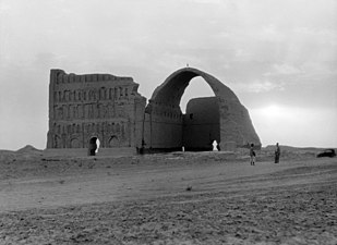 Remains of the arch in Ctesiphon in 1932