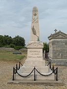 Monument aux morts, au cimetière.